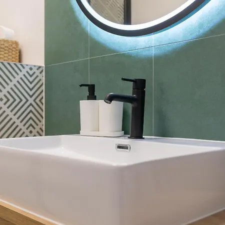 Tiny & Kleine Kilinskiego 17b - 2xtv, Playstation, Pralko-suszarka * Szklarska Poręba